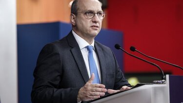 Οικονόμου: Εκτός τόπου και χρόνου οι προβλέψεις για πρόωρες εκλογές