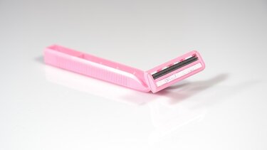 Πόσο ασφαλές είναι να ξυρίζεστε με ένα παλιό ξυραφάκι