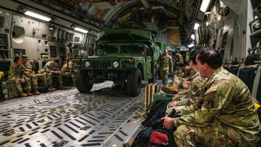 Πολωνία: Προσγείωση μεταγωγικού αεροσκάφους C-17 που μετέφερε στρατιώτες των ΗΠΑ