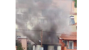 Στο δρόμο μητέρα με δύο παιδιά – Μεγάλη φωτιά κατέστρεψε το σπίτι τους