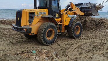 "Μάχη" για τον καθαρισμό της Αμμουδάρας από το Δήμο Μαλεβιζίου 