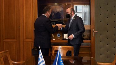 Ο πόλεμος στην Ουκρανία στο επίκεντρο της συνάντησης Ν. Παναγιωτόπουλου-Μ. Βέμπερ