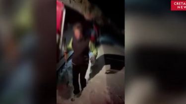 Καρέ-καρέ η διάσωση της οικογένειας που εγκλωβίστηκε στα χιόνια