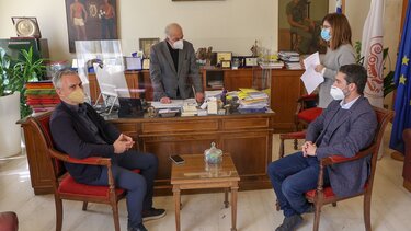 Αναβάθμιση αθλητικών και αύλειων χώρων σε σχολεία του Δ. Ηρακλείου