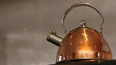 Πώς καθαρίζουμε τον βραστήρα μας σε μόλις 5 λεπτά