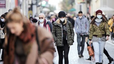 Κορωνοϊός: Πότε θα βγάλουμε τις μάσκες στους εξωτερικούς χώρους;