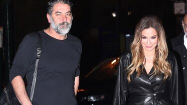 Βασίλης Μπισμπίκης - Δέσποινα Βανδή: Στο Πειραιά για ψαράκι με τον Μανώλη Κονταρό