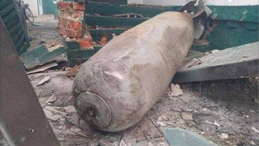 «Ρωσική βόμβα 500 κιλών έπεσε σε κτίριο κατοικιών», λέει ο Ουκρανός ΥΠΕΞ