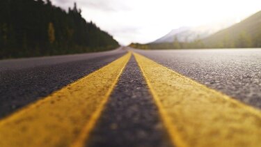 Κίνδυνος από σκαλοπάτι που έχει δημιουργηθεί στο οδόστρωμα στον ΒΟΑΚ