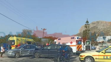 Τροχαίο με τέσσερις τραυματίες - Εγκλωβίστηκε ο οδηγός