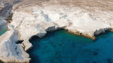 Πυρκαγιά στη Μήλο - Μήνυμα του 112 για απομάκρυνση από την παραλία Τσιγκράδο