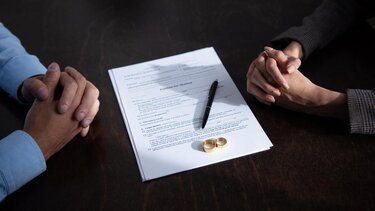 Όλο και περισσότεροι γάμοι οδηγούνται σε διαζύγιο 