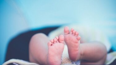 Παράνομη υιοθεσία: “Ανοιχτή πληγή” για επίδοξους γονείς