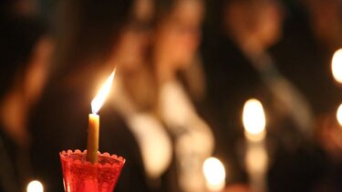 Στην Κρήτη, το Άγιο Φως, το βράδυ του Μ.Σαββάτου