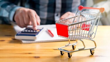 Αρνητική πρωτιά της Ελλάδας στην ακρίβεια - Καίνε οι τιμές σε ελαιόλαδο, τυριά και φρούτα