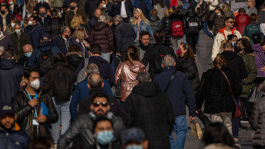 Τέλος στην υποχρεωτική χρήση της μάσκας σε εσωτερικούς χώρους στην Ισπανία