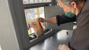 Τετρακόσια πασχαλινά «γεύματα αγάπης», από τον Δήμο Χανίων