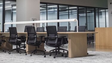 Τηλεργασία: Ο πρώην CEO της Google εξηγεί γιατί πρέπει να γυρίσουμε στα γραφεία