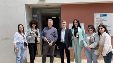 Λαμπάδες για τα παιδιά του Παιδικού Χωριού SOS από τις βοηθούς βρεφονηπιοκόμους