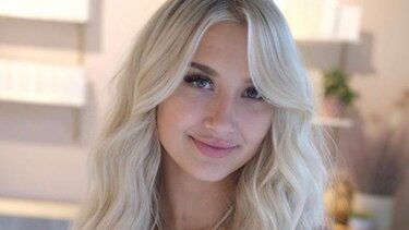 Η μπαργούμαν με το μπικίνι που κερδίζει 800 δολάρια την ημέρα από φιλοδωρήματα