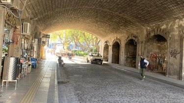 Αναγκαία η παρέμβαση στο λιθόστρωτο της Καινούργιας Πόρτας