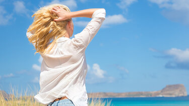 Καιρός: Δεν λέει να πέσει η θερμοκρασία στην Κρήτη και την Κυριακή