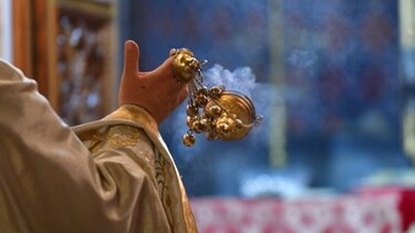  Ο θρήνος της Μεγάλης Παρασκευής: Οι Μεγάλες Ώρες, η Αποκαθήλωση του Εσταυρωμένου και η περιφορά του Επιταφίου