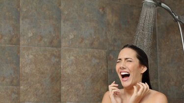 Κρύο ντους: 4 λόγοι υγείας να το τολμήσετε 