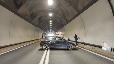 Τρακάρισμα στο τούνελ της Σταλίδας το πρωί της Κυριακής