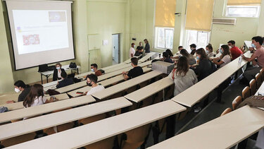 Τμήματα ΑΕΙ δύο ταχυτήτων