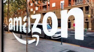 Amazon: Προσφέρει οικονομική βοήθεια σε εργαζόμενες που αναγκάζονται να ταξιδέψουν μακριά για να υποβληθούν σε άμβλωση