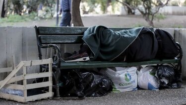 Επίθεση με μαχαίρι σε άστεγο