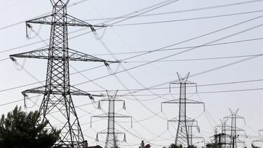 Πλαφόν στο ρεύμα: Εσοδα 1,5-2 δισ. σε 12 μήνες