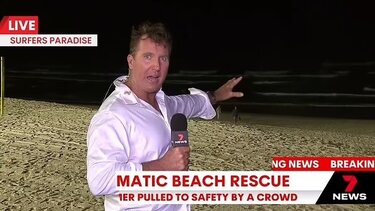 Δημοσιογράφος έπεσε στη θάλασσα για να σώσει 10χρονο ενώ μετέδιδε live!