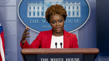 ΗΠΑ: Η Καρίν Ζαν-Πιερ νέα εκπρόσωπος του Λευκού Οίκου