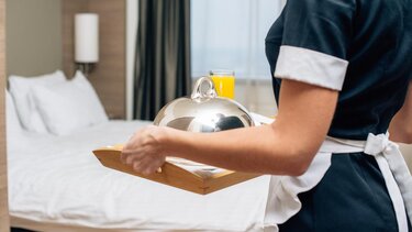 Στο πλευρό των ξενοδοχοϋπαλλήλων το ΕΚΗ