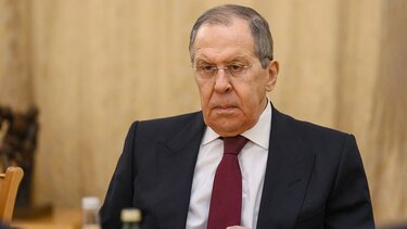 Λαβρόβ: Οποιαδήποτε επιθετικότητα εναντίον της Ρωσίας θα αντιμετωπιστεί αποφασιστικά