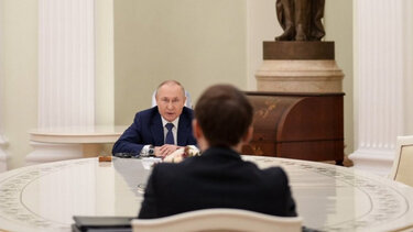 Μακρόν: Αντιμέτωπα δύο διαφορετικά μοντέλα, οι φιλελεύθερες δημοκρατίες και η Μόσχα 