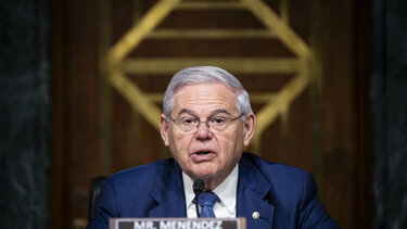 «Όχι» από τον Μενέντεζ στην πώληση στρατιωτικού εξοπλισμού στην Τουρκία