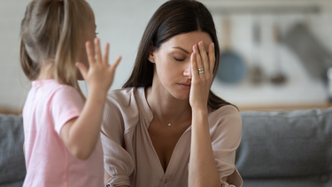 Πρώτα το Παιδί: Αφιερώνει την ημέρα της μητέρας στις Μόνες Μητέρες που υποστηρίζει