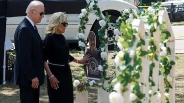 Στο Ουβάλντε του Τέξας, ο Τζο Μπάιντεν 