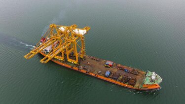 Στο λιμάνι της Θεσσαλονίκης κατέπλευσαν 2 νέες Γερανογέφυρες New Panamax