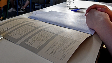 Πανελλαδικές Εξετάσεις: Ανακοινώθηκαν οι βαθμολογίες - Πώς θα τις δείτε