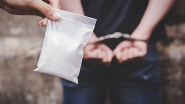 Ηρωίνη, χάπια και λαθραία τσιγάρα τον έβαλαν σε μπελάδες