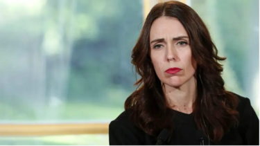 Τον Ιούνιο θα κυκλοφορήσει η βιογραφία της πρώην πρωθυπουργού της Νέας Ζηλανδίας