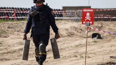 «Δεν μπορούμε να αντεπιτεθούμε στη Ρωσία μέχρι τα μέσα Ιουνίου», παραδέχεται σύμβουλος του Ζελένσκι