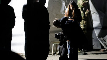 Στην Ζαπορίζια λεωφορεία με αμάχους από τη Μαριούπολη και το Azovstal