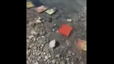 Εύβοια: Το κύμα ξέβρασε στην παραλία... δεκάδες εικόνες Αγίων!