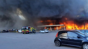 Ουκρανία: 13 νεκροί από το ρωσικό χτύπημα σε εμπορικό κέντρο, ο Ζελένσκι καταγγέλλει "τρομοκρατική ενέργεια"