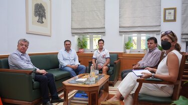 Ο υπερμαραθωνοδρόμος Κωνσταντίνος Καρνάζης επισκέφθηκε τον Περιφερειάρχη Κρήτης